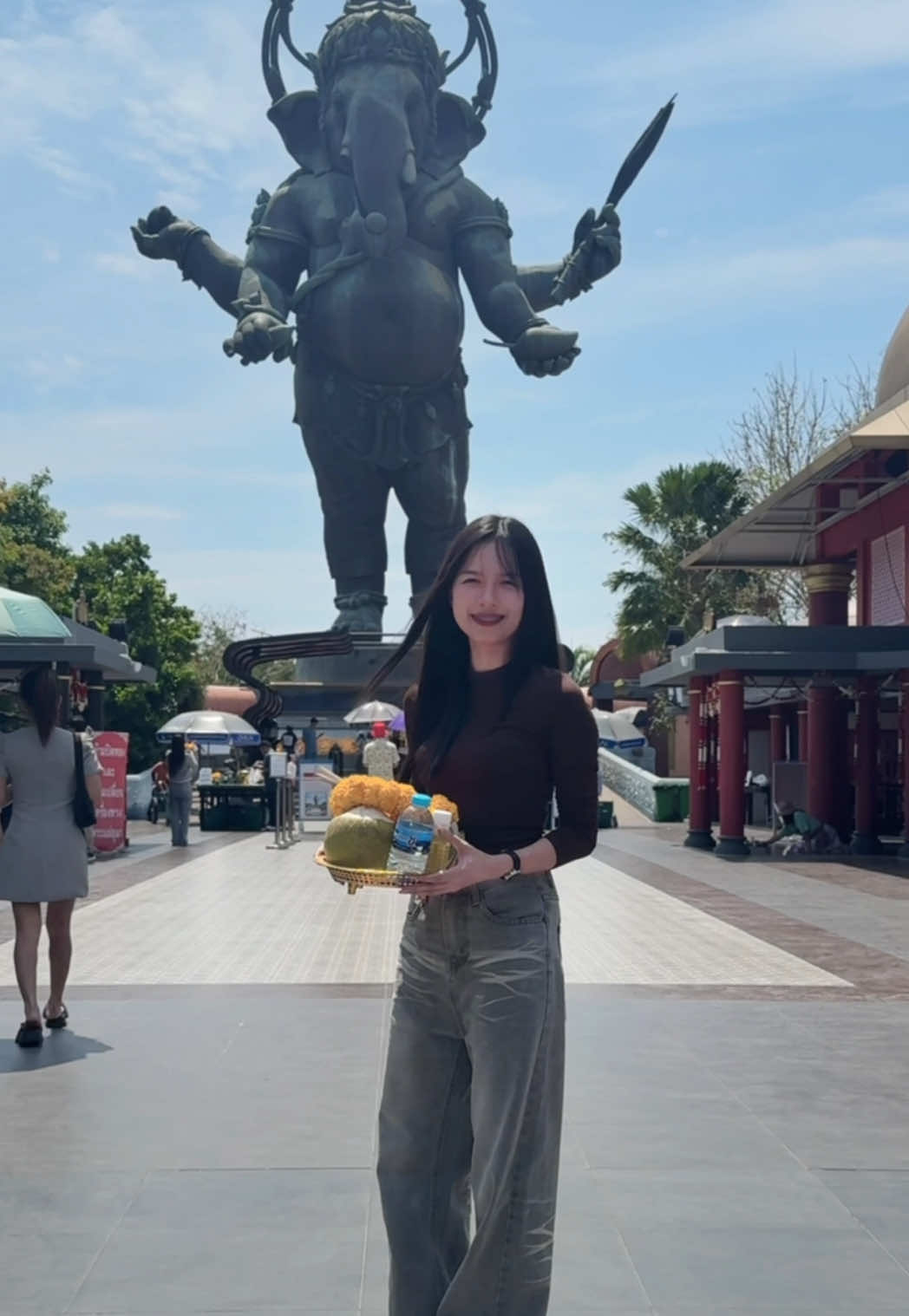 ครั้งนึงเคยอธิฐานหากลูกได้ค่าคอมเดือนละหนึ่งแสนลูกจะไปกราบองค์ วันนี้ลูกมาทำตามที่เคยให้สัจจะไว้ ขอองค์พ่อประทานพรความสำเร็จให้แก่ลูกตลอดไป #พระพิฆเนศ #อุทยานพระพิฆเนศองค์ยืน #พระพิฆเนศเทพแห่งความสําเร็จ 