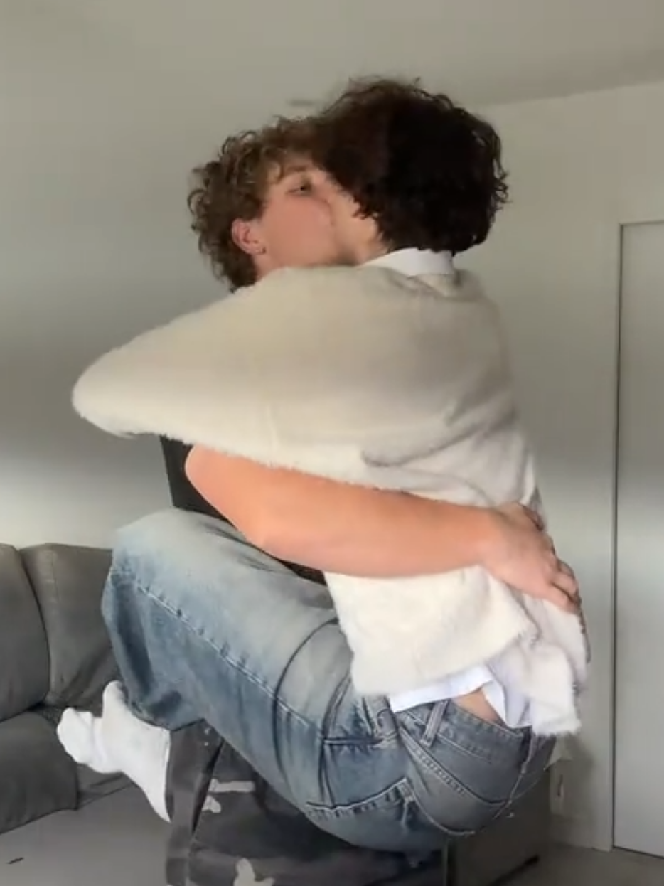 #fy #fyp #fypシ #foryoupage #kiss #boy #boys #bl #boyfriend #boyfriends #boyslikeboys #shoolboys #boysdancing #lbgtq #gay #gaytiktok #gayscouple #couple #couples #cutecouple #cutecouples #TikTokPromote #Love #funnytime #inlove #loveinlove #LoveIsLove #hearts #meninos #garotos #casal #casalfofo #trending #trendsdecasal #casalcapcut #editsdecasal asal #edicasalbl 