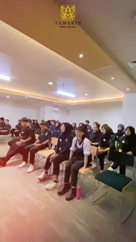 Belajar asik ala Tamarin Hotel Jakarta, yakni kegiatan  Gathering para Traine yang rutin dilakukan setiap sebulan sekali untuk merefresh dan mengevaluasi selama menjalani PKL di Tamarin Hotel Jakarta✨ salam hotelier!!! #magang #hospitality #training #belajarbareng #hotelier 
