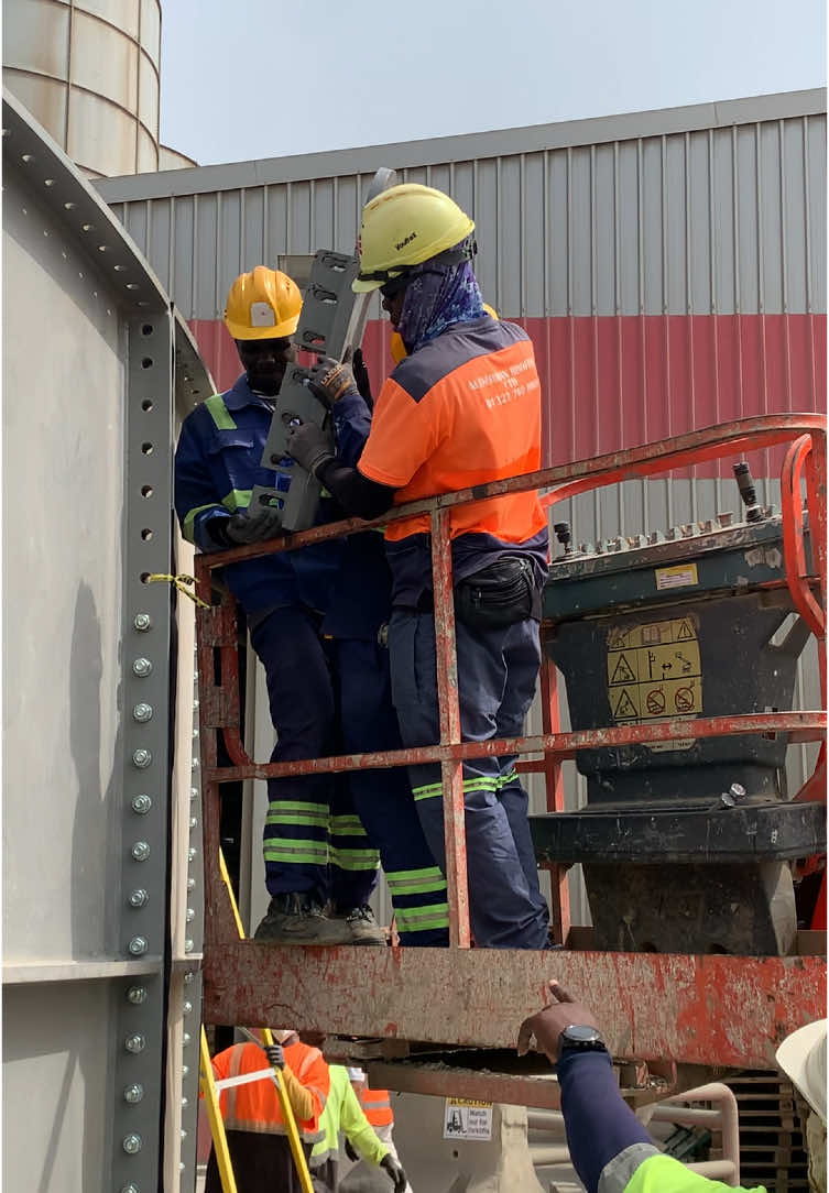 My boys are hardworking #Desimone #CBI #craneoperator #rigging #ghanatiktok🇬🇭 