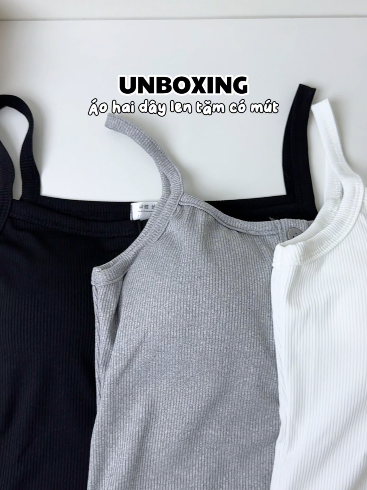 Chiếc áo mà có lẽ bạn nữ nào cũng cần cho mùa hè sắp tới, chất thun tăm mềm mại, lại có cả mút sẵn mặc vừa tiện vừa thích lắm nhaa 💋💋 #unboxing #review #thoitrangnu #aothunnu #aohaiday 