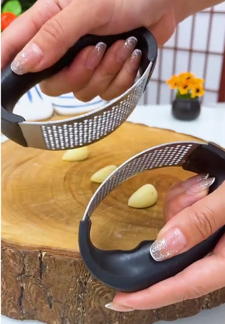 #garlicpress #garliccrusher #kitchenscissors #kitchengadgets #KitchenHacks #kitchenutensils #cookingtools #kitchentool #cookingtips 