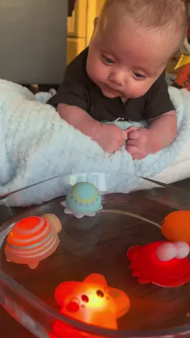 ✨✨ #newborn #newbaby #twomonthold #twomonthspostpartum #tummytime #tummytimeactivities #tummytimetips 