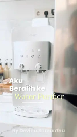 Jujur banget, awalnya ragu beralih ke water purifier, tapi setelah dihitung-hitung, ternyata ga beda jauh dibanding pake galon + dispenser! Praktis, gak perlu angkat galon, air lebih bersih, bebas dari khawatir isu mikroplastik, dan desainnya juga cantik banget.  Dapurku jadi kelihatan lebih rapi. Di video ini aku pake Water Purifier dari Coway, tipe Neo+. Udah ada air panas, air dingin, dan menyimpan air 6 liter. So far aku suka banget banget banget, highly recommend kamu yang pemakaian galon nya banyak, dan suka ke-praktisan untuk beralih ke water purifier! Aku bayar 280 Ribu flat selama 6 tahun dan itu udah FREE maintenance. Nanti setelah 6 tahun, unit nya akan jadi milik kita dan biaya maintenance nya hanya 100 Ribuan per bulan. Kenapa aku ambil yang 6 tahun, lama banget? Tentu supaya bisa dapet FREE maintenance sepanjang mungkin yah.. Haha