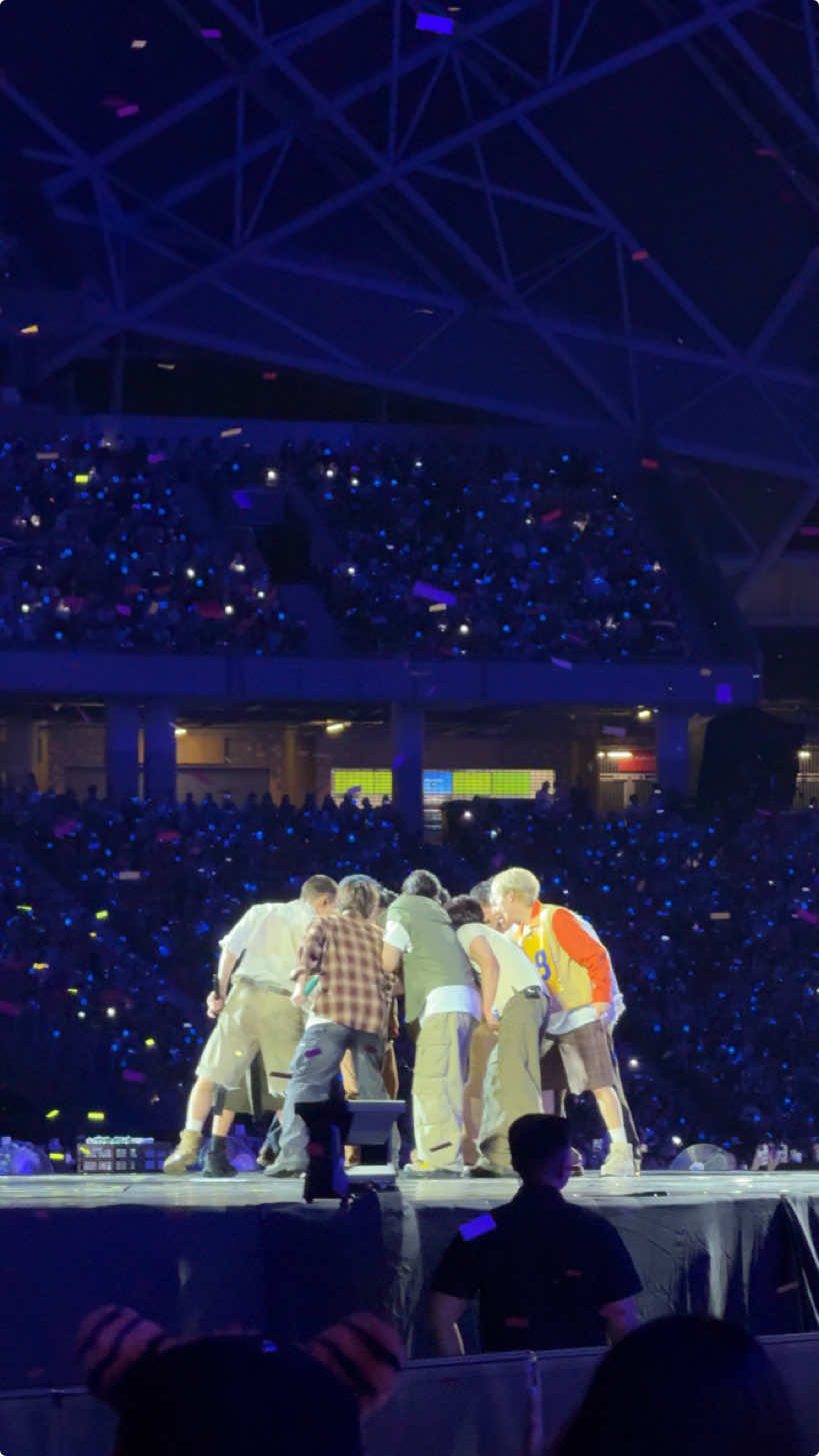 thank you seventeen for healing the heart that you didn’t break, till the last say the name 🩵🩷 (+han & jun 🥺) @SEVENTEEN #seventeen #세븐틴 #carat #캐럿 #encircled #동그라미 #동그 #fypツ #kpop 
