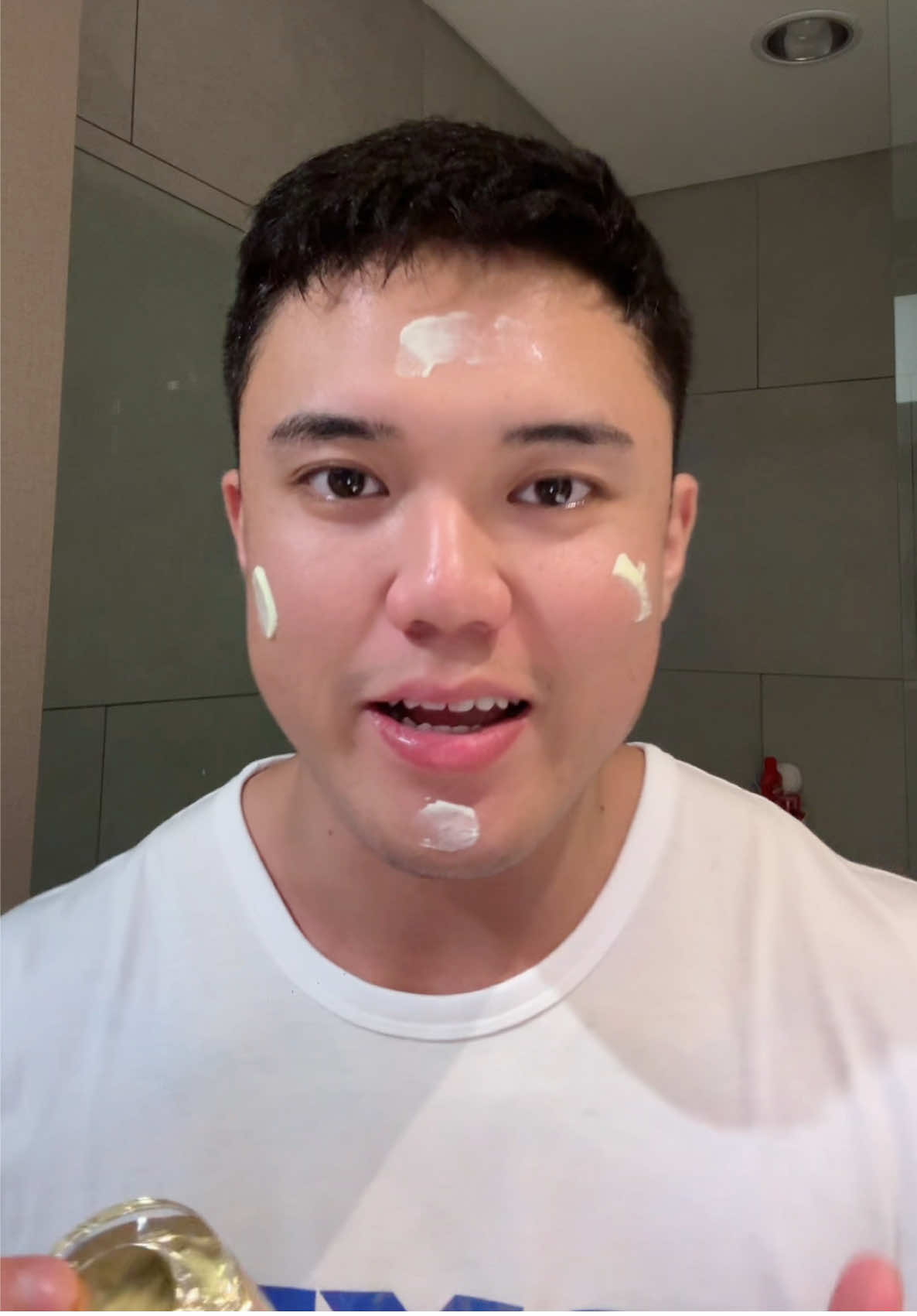 Bu ibuk yang flek hitam membandel, hyperpigmentasi bekas jerawat, monggo cysteamine ini worth to try :) #HNHSkincare #SignaturebyKamila 