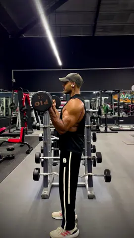 Feel the tempo 💪 #gym #fitnesstrainer #Fitness #coach #bodybuilding #motivation ##personaltrainer #dietplan #armday #gymrat #fyp #srilankan_tik_tok🇱🇰 