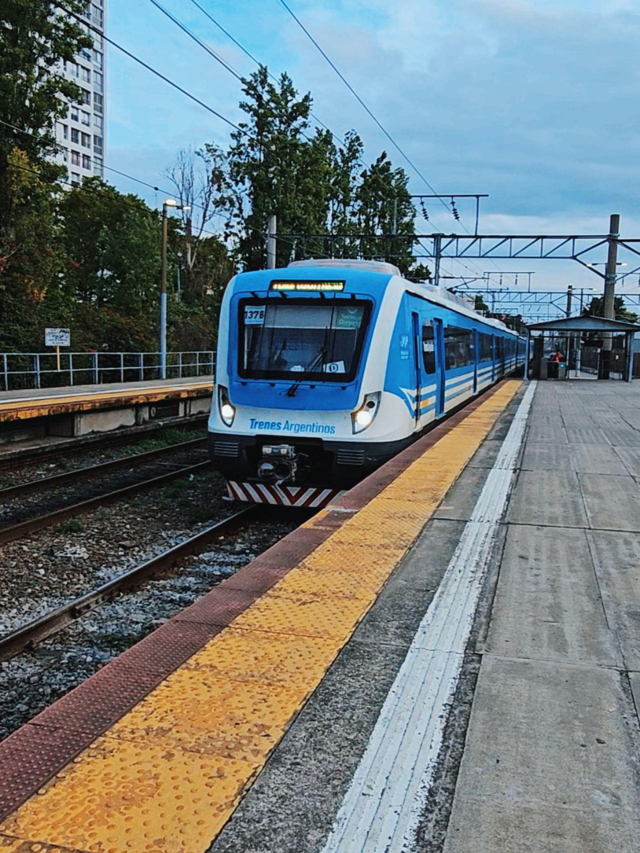 @trenesybondis Servicio Directo a Plaza Constitucion  #Linearoca #trenesargentinos 