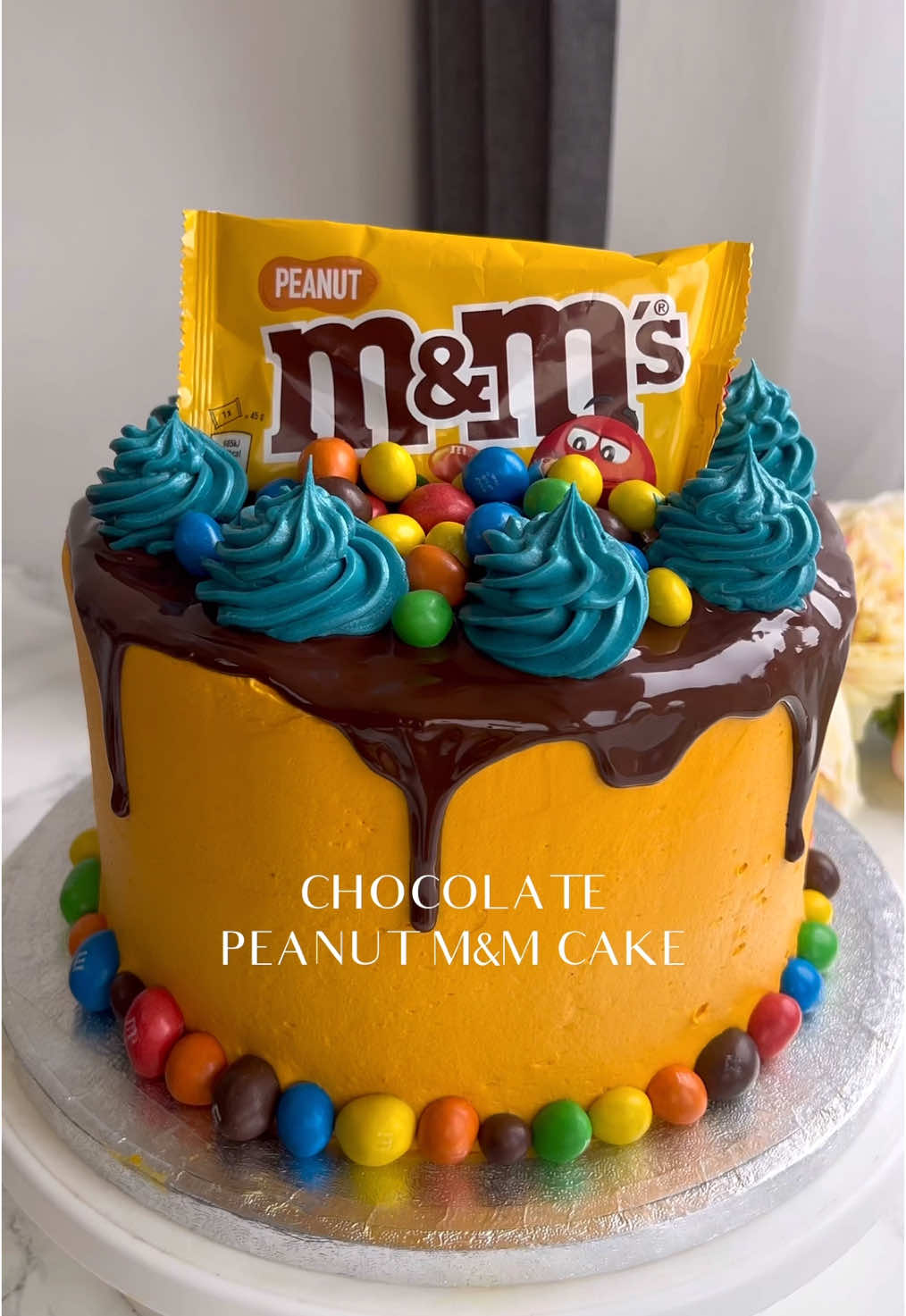 CHOCOLATE PEANUT M&M CAKE 🍫🍰🥜 This M&M cake is packed with lots of delicious flavor! It is made with layers of moist chocolate sponge, smooth peanut butter frosting, decadent dark chocolate drip and a colorful nutty peanut M&M topping. Serve at birthdays and other special celebrations. Ingredients Chocolate cake  Peanut butter frosting  Chocolate drip Peanut M&Ms Food coloring #yummydesserts #chocolaterecipe  #peanutbuttercake #chocolatecake #cakedecoration #chocolatecakedecoration #peanutrecipe #peanutbutterdessert 