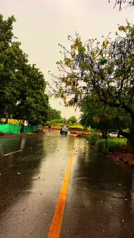 Rainy days of Islamabad🌧️😍 #foryou #naturalbeauty #islamabadian #islamabad #foryourpage #tiktokpakistan #rainyday #foryourpages #tiktokoficial #duet 