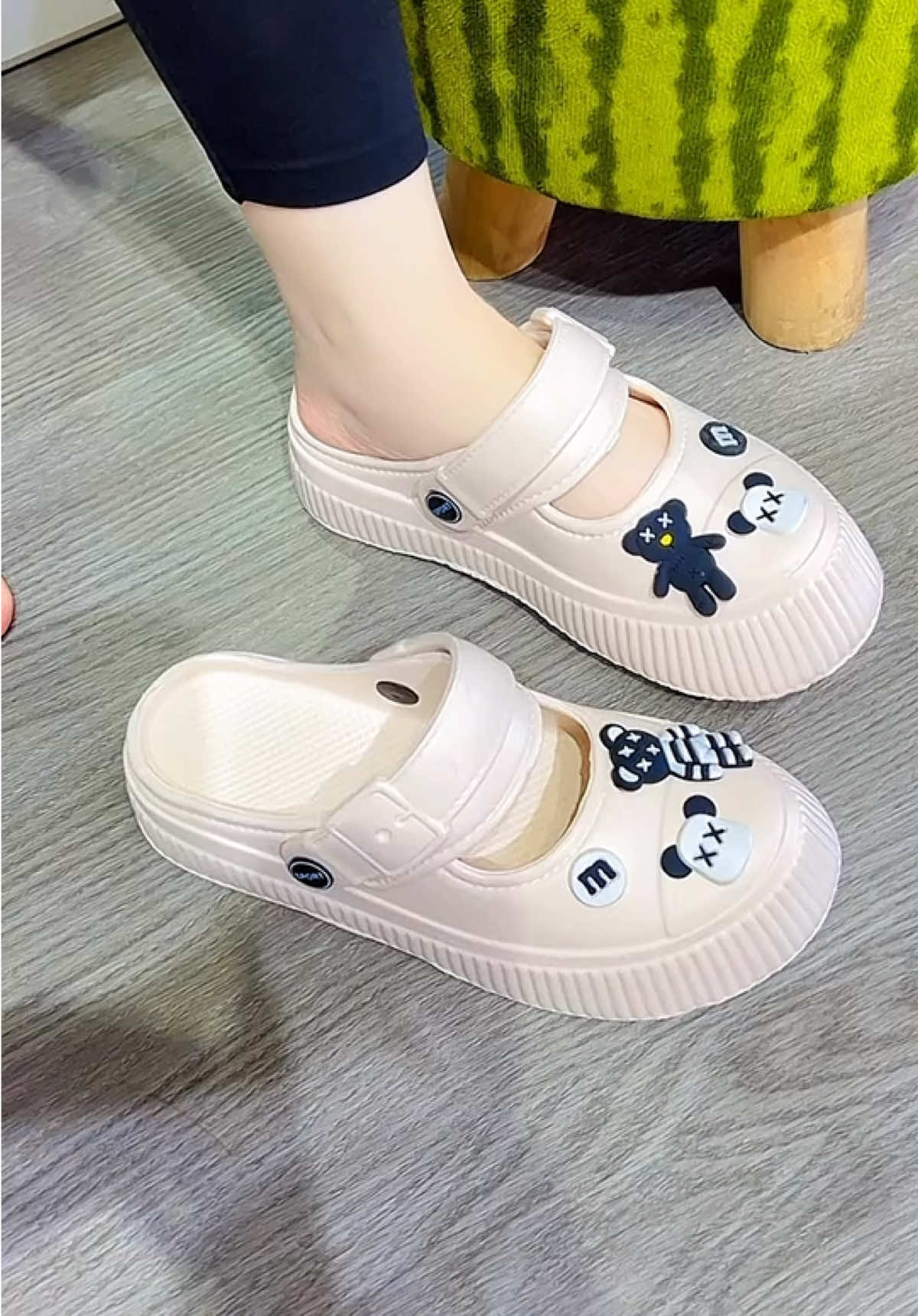 Dép sục sticker cute #depnu #depsucnu #maishoes 