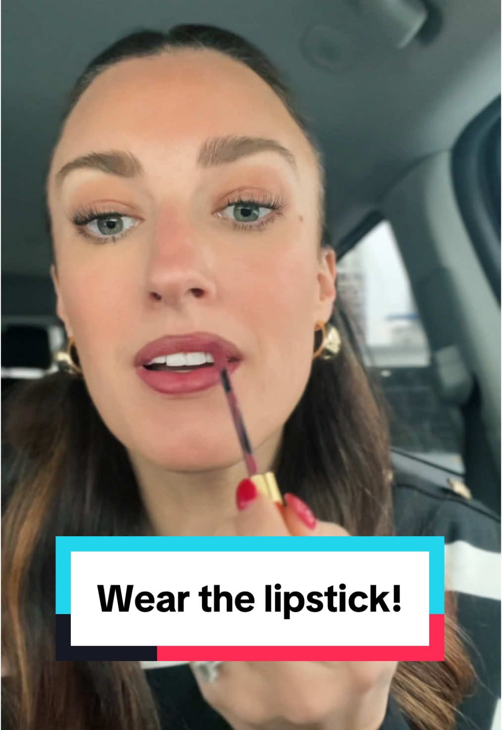 Stop saying you can’t pull it off! 👏🏼 the only reason you aren’t pulling it off is because you aren’t trying or you’re saying you can’t 🙅🏻‍♀️  #lipcombo #lipsticktutorial #grwm #workingmoms #inthisyear @Summer Fridays 