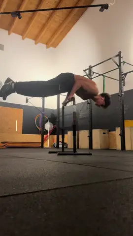 Calesthenics Training für Anfänger #calesthenics #training #motivation #athlete #viralvideos #fyppp #fyp #Anfänger #trainingfüranfänger #trainingforbeginners #beginners #calesthenicsworkout 