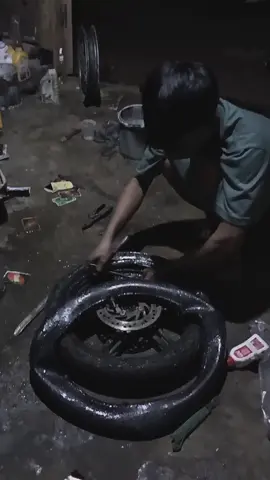 dorrr ono ban pecah#tukangtambalban #majedor #fyppppppppppppppppppppppp #viraltiktok #bengkelmotor 