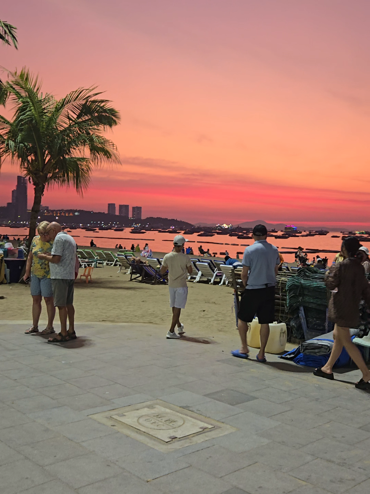 Take me back to Thailand 🌅 🇹🇭  . . . . . . #Thailand #ThailandSunset #Sunset #Beach #Bangkok #Pattya #BangkokThailand #BeachSunset #Travel #International 