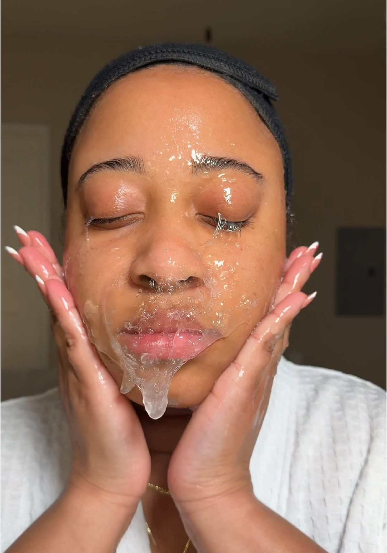 Y’all already know how I feel about my aloe Vera facials— can’t stop, won’t stop! 😉🍃 #skincare #glow #healthyskin #skincareroutine #natural #aloe #aloevera #facial #DIY #skin #glowyskin 