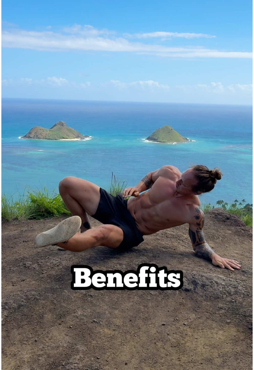 Save this exercise for your next workout 🔥 Elbow side kick to diamond pushup! A complex combination of coordination, body organization, mobility and strength. Not for everyone since it is a pretty advanced exercise. Want to master the basics and build the foundation to reach this level? Join my training app and start your journey today! ✅ #bodyweighttraining #functionaltraining #fitnessmotivation #bodyweightworkout #movement 