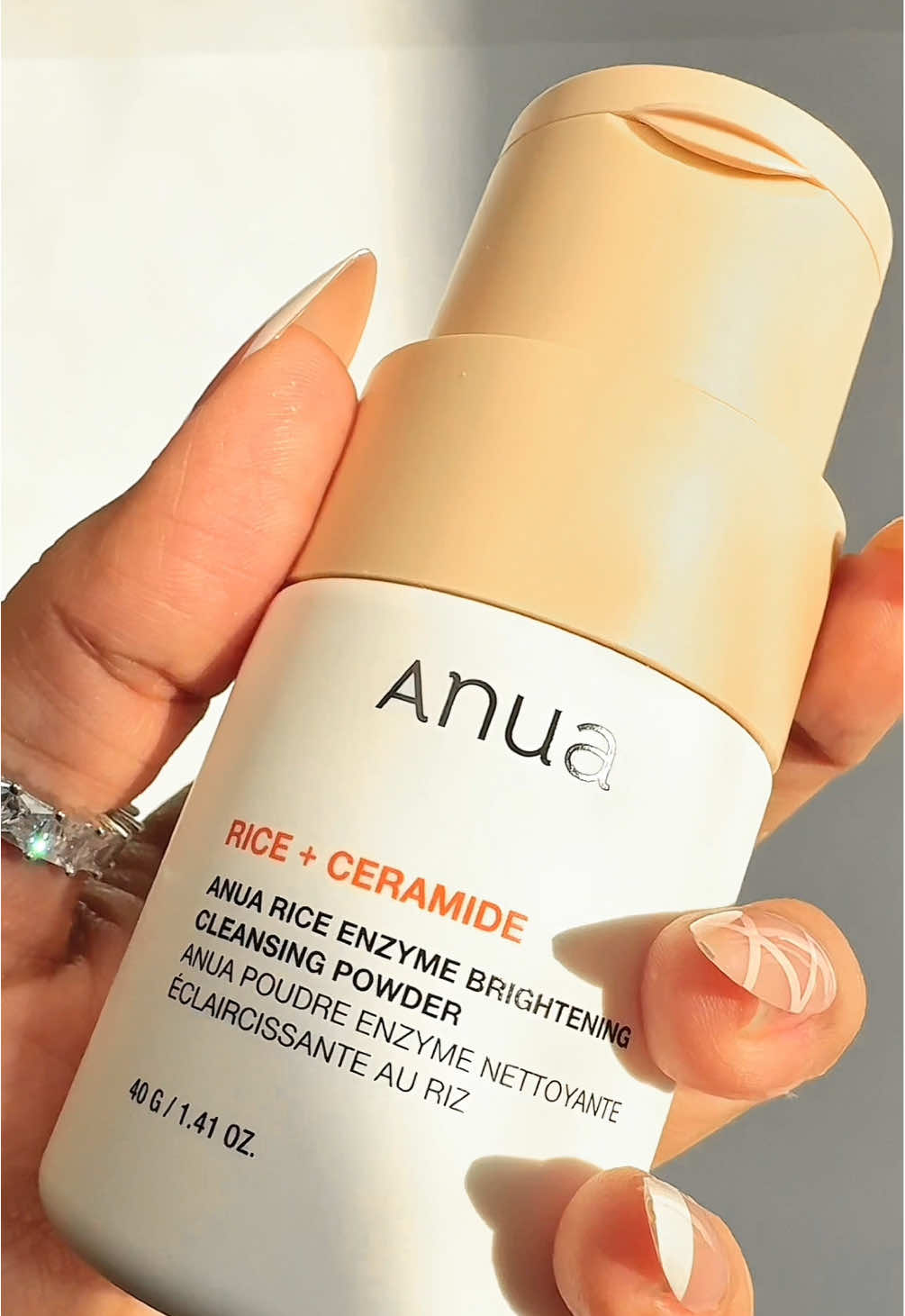 ANUA Rice Enzyme Brightening Cleansing Powder is formulated with ANUA RICE WATER+, a complex including Rice Extract, Arbutin and Papain to brighten skin and even complexion. I am honestly in love with this cleansing powder. Firstly the texture is so fun and this has definitely helped my skin alot more brighter and even than before. Have you tried this yet? #gifted @anua_global #anuaambassador  #anua #anuaricemask #anuaricepowder #kskincare #koreanskincare #kbeauty #brightening #skincaretips #skincareroutine 