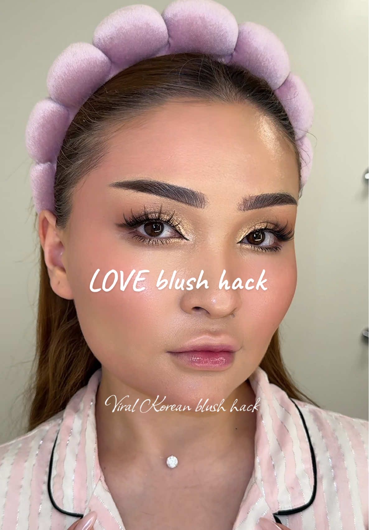 Korean blush hack ✔️ #blushhack #blushtutorial #koreanmakeup #koreanmakeuptips #contouringhacks #contourtutorial #makeuphacks #makeuptips #beautytips 