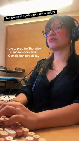 Cumbia Queen is forced to be a corporate baddie 🥲 #pielcaneladancers #cumbiaqueenforever #baile #bailecito #cumbiasonidera #cumbialove #dance #freethingstodoinnyc #manhattan #solodate #Cumbia #beginnerfriendly 
