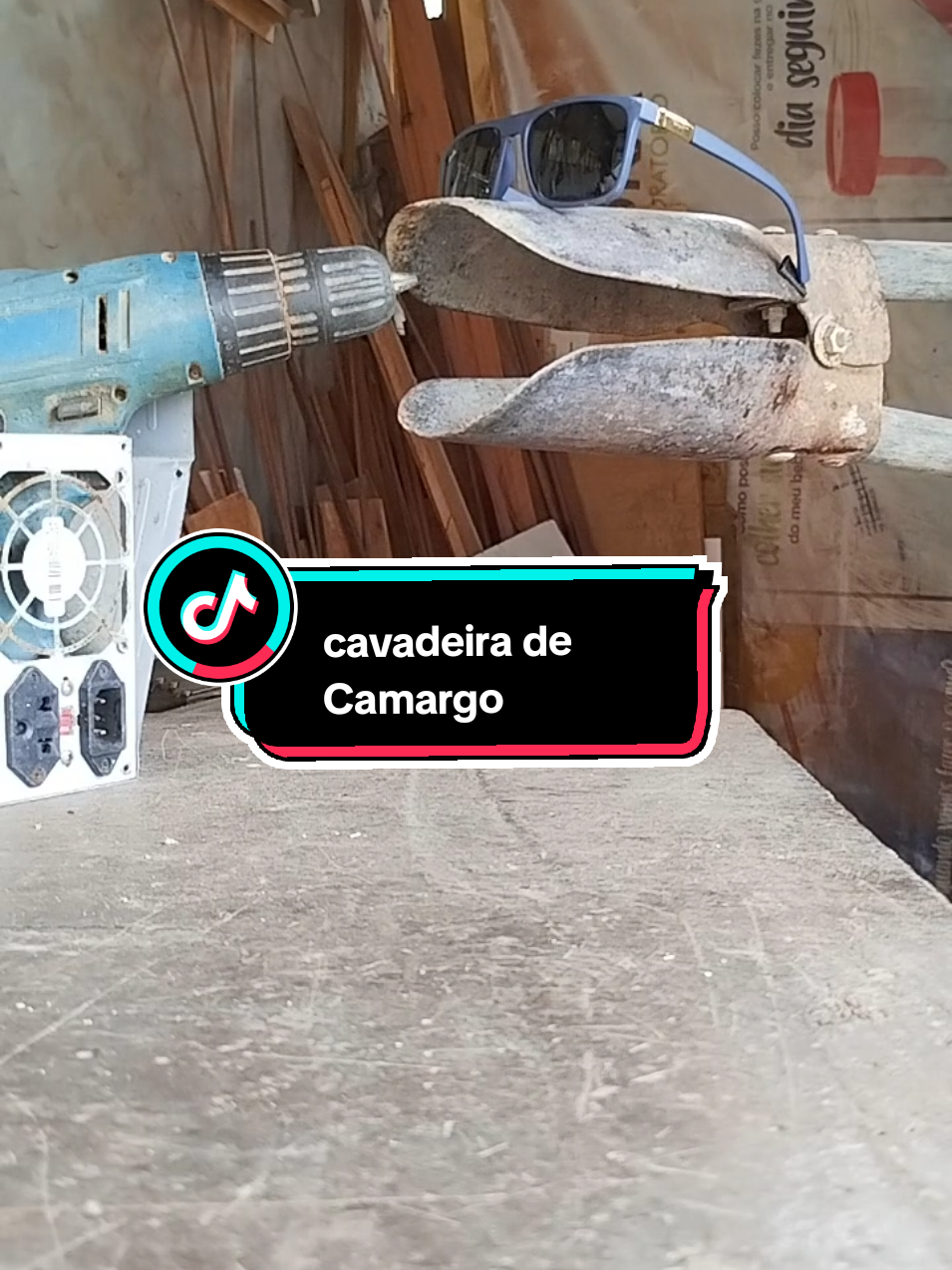 cavadeira cantando Zezé #ferramenta #cavadeira 