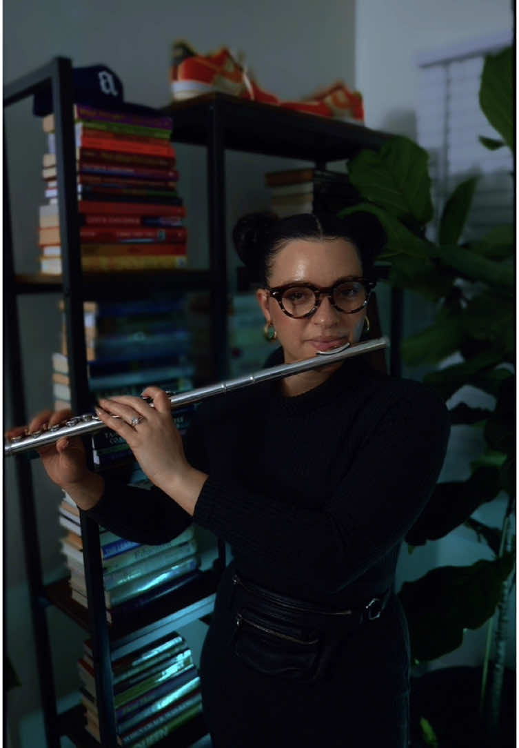 Got that @Leon Thomas on repeat 🎵: @leonthomas “Yes It Is”  🎥: @Idalia  #flute #flutetok #musictok #leonthomas #cover #coversong #yesitis #randb 