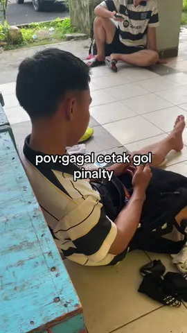 dalem banget ya mikirnya😢#4upage #fypppppppppppppppppppppppppppppp #futsalindonesia #futsalplayer 