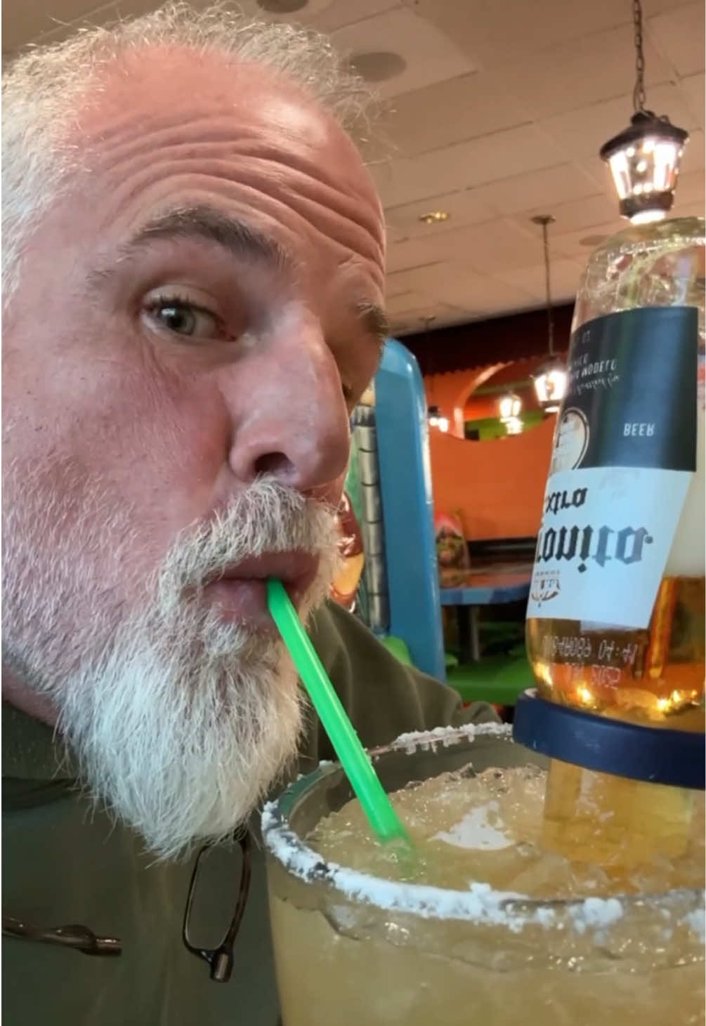 Another beautiful hike - this time at Lake Powell in Page, Arizona. Does this hot tub look right to you guys? #lakepowell #arizona #arizonahiking #Hiking #roadtrip