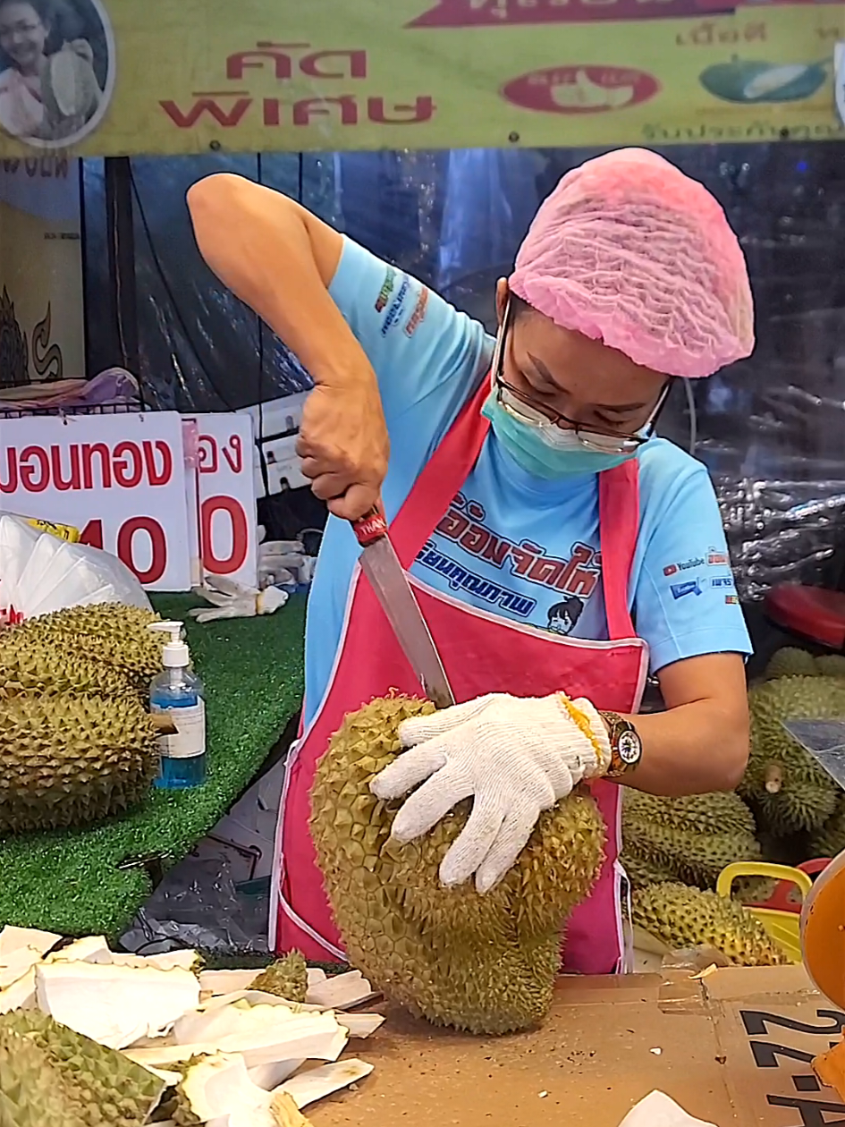 Must try! Durian is a must-try when you go to Thailand Location : Airplane Night Market in Bangkok https://goo.gl/maps/nJCt7Bo2WniLDahH9 #durian