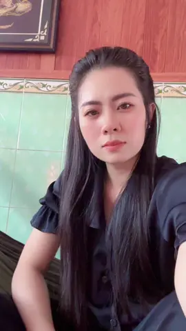 Ai cũng co nước mắt chỉ la khóc ra hay nuốt vào mà thôi. Nhưng mà sau đó ai la người đứng lên vực dậy thì người đó chiến thắng… Sống như con lật đật đi, dù co ngã bao nhiêu lần cũng bật dậy đứng lên Anh Chị em mình hé.