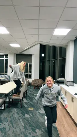 3 hours in, many left @El 