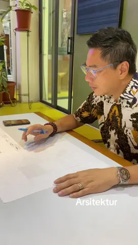 Logika dalam design  Setiap garis  dalam perencanan yg kita buat harus berdasarkan logika .  Klw Ada keraguan, maka kita harus membuat mock up nya agar kita bisa melihat secara 3 dimensi . Menggambar dengan computer, sering membuat kita lupa akan reality, padahal apa yg kita rencanakan akan di realisasikan dan harus berfungsi dengan baik. Diskusi di #ateliercosmasgozali  #arsitek #arsitektur #arsitekindonesia #arsitekjakarta #architecture #architect #architecturestudent #architecturelovers #archilovers #architectural #architecture_hunter #sharing #knowledge #knowledgesharing #jakarta #indonesia 
