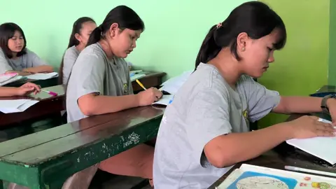 # Htoo Kan  private school,Grade.9 မိန်းကလေးများ စာမေးပွဲဖြေရန် လေ့ ကျင့် မှုလေးပါ။
