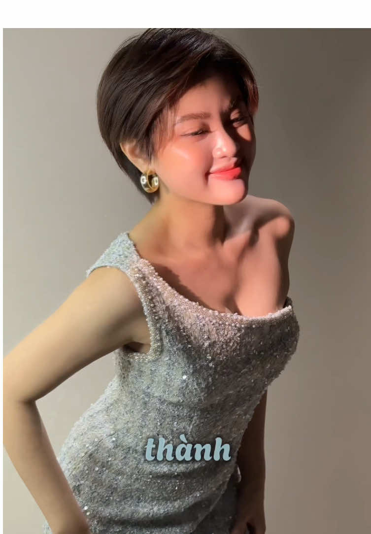 thử xài em bra dán này đi mấy bà #CapCut #bra #visecretbra #tocngan #xh #aocaitruoc #xuhuong #aolot 