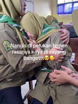 Mungkin nanti kmu akan kedatangan sosok laki” yang syng bngt sma kmu dan juga laki” yang sudah membuang kmu akan menyesal. Memang wanita yang sudah kau buang itu gk ada wanita yang seperti dia.” Disisi kesedihanmu ada temen yang mendukung mu”