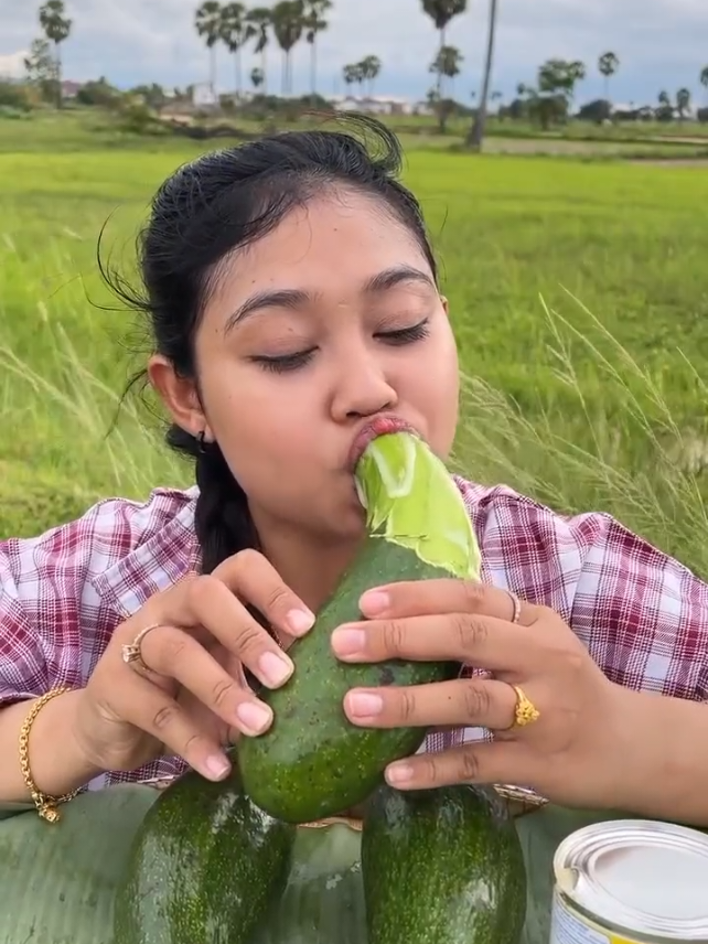 buah alpukat mentega#alpukatmentega #buahalpukat #avocado #buahenak #buahbuahan #buahmurah #makanbuah #fvypシviral #vypham 
