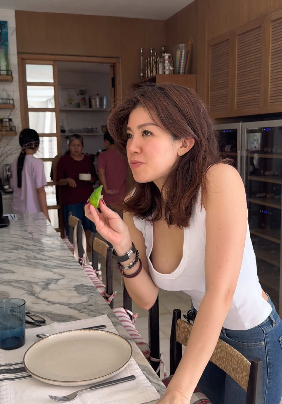 Hello.. akhirnya mama uch dan papa jef @jeffrythung makan siang bersama di rumah lagi dengan menu yg super comforting 😂 Tapi habis ini mama uch ada kerjaan, jadi skg mau makan yg banyak duluuu  Ps : pada makan siang apa nihhh.. ehh besok udah puasa hari pertama yaa.. 🥰 #agathaSuci