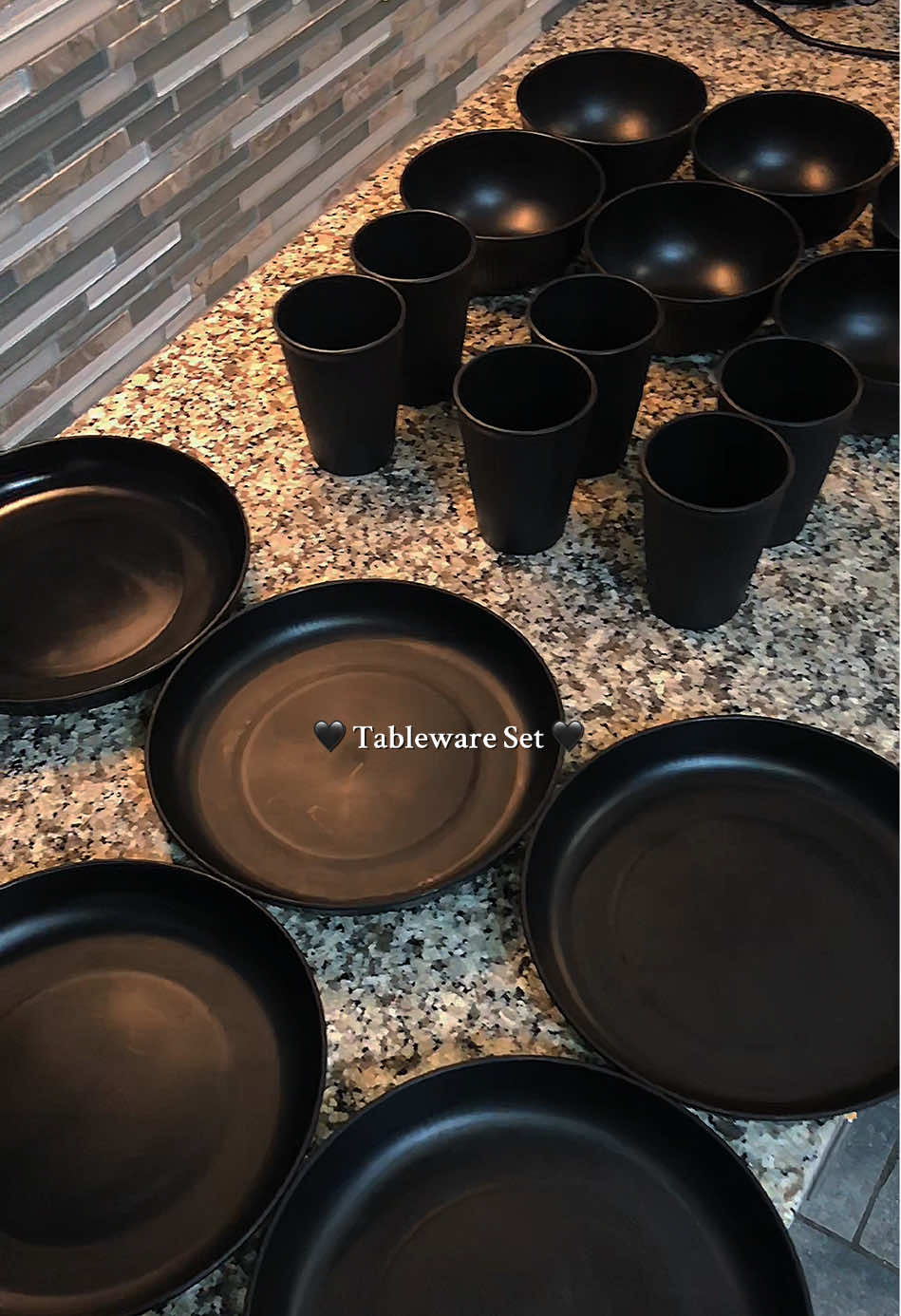 perfect 😍🖤 #tablewareset #plateset #plates #cups #bowls #kitchenware #greatquality #kitchenessentials #musthave #aesthetic #trending #tiktok #TikTokShop #ttshopdeals #ttshop #ttshopfinds #ttshophome #fyp #ad #foryoupage #foryou #fyppp #fypシ゚ #fypageシ #parati #fypppppppppppppp 