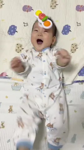 Đồ chơi con quay có trong giỏ hàng nhé các mom #viabexinhyeu #dochoichobe #dodungchobe #nhaviabeyeu 