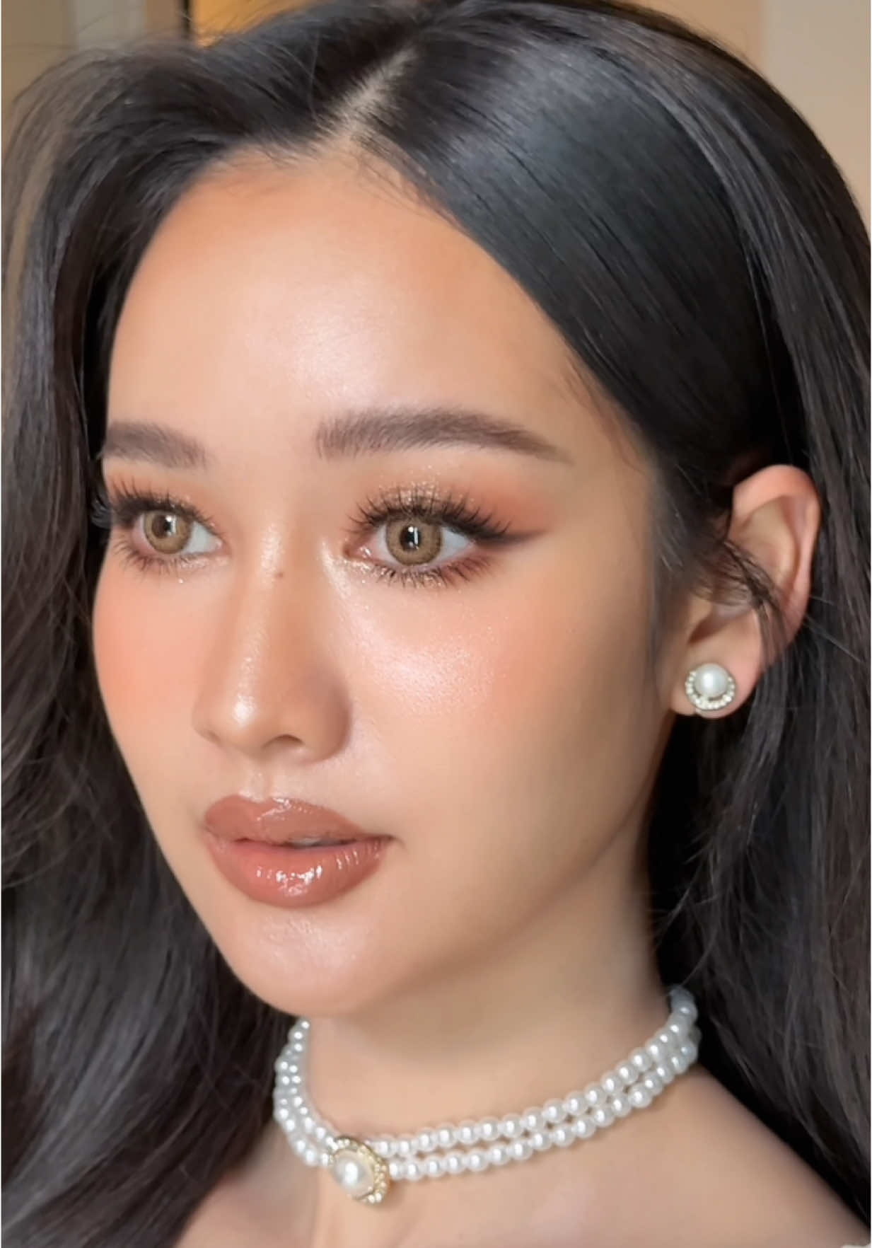 แต่งตาแบบสวยจึ้ง soft glam 😍 @Charlotte Tilbury  คลิปแต่งหน้า สอนเขียนคิ้ว makeup tutorial  Thai makeup Makeup by @saipann_makeup Hair by @chada_hairstyle . For work Link in Bio #ThaiStyleMakeup #ThaiMakeup #ThaiMakeupStyle #ThaiMakeupArtist #makeupartist #mua #makeup #BangkokMakeupartist #ช่างแต่งหน้า #ช่างแต่งหน้าเจ้าสาว #แต่งหน้าเจ้าสาว #แต่งหน้า