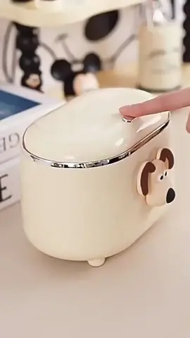 Gợi ý #thùngrácmini để bàn, có sticker hình cún dễ thương, ấn bật nắp, nhỏ gọn sang trọng. #thungracminideban #thungracminidethuong #thungdungracminideban #thungdungracmini #thungdungracdeban 
