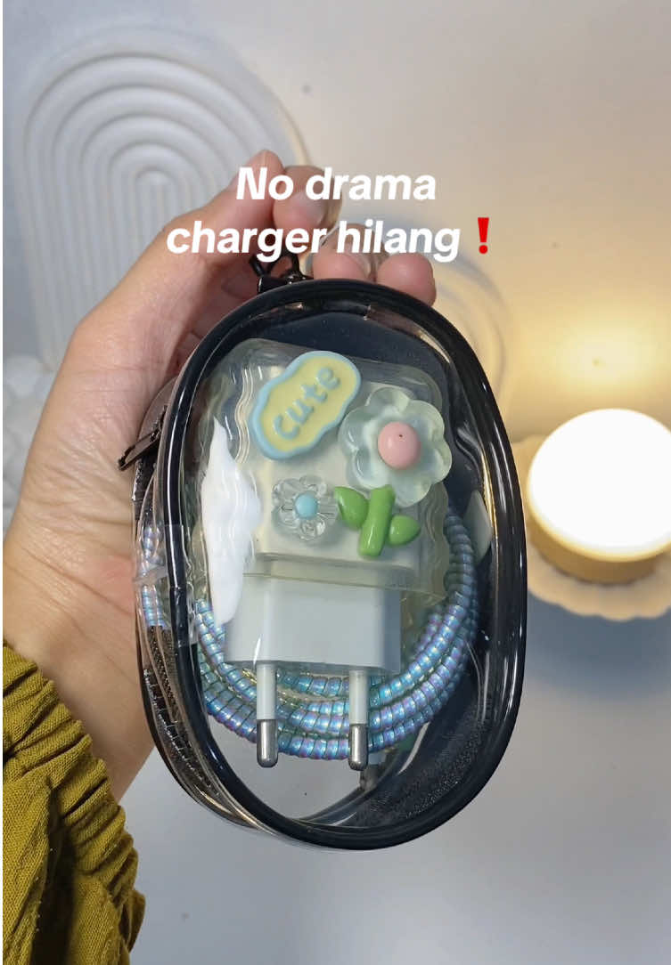 tidak ada drama charger hilang atau rusak 🤪karena sudah ada tempat penyimpanan charger yang lucu dan simpel, mudah dibawa cocok banget buat travelling😍🥰 #tempatcharger #charger #tascharger #tempatchargerhp #tipstravelling #fyppppppppppppppppppppppp #fyppp #fypシ゚ #barangunik #barangkekinian #barangberfaedah #viralvideo 