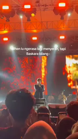 hadapin semuanya langsung di muka gueee🫵 #hindia #fyp #ramaisepibersamahindia #baskaraputra 