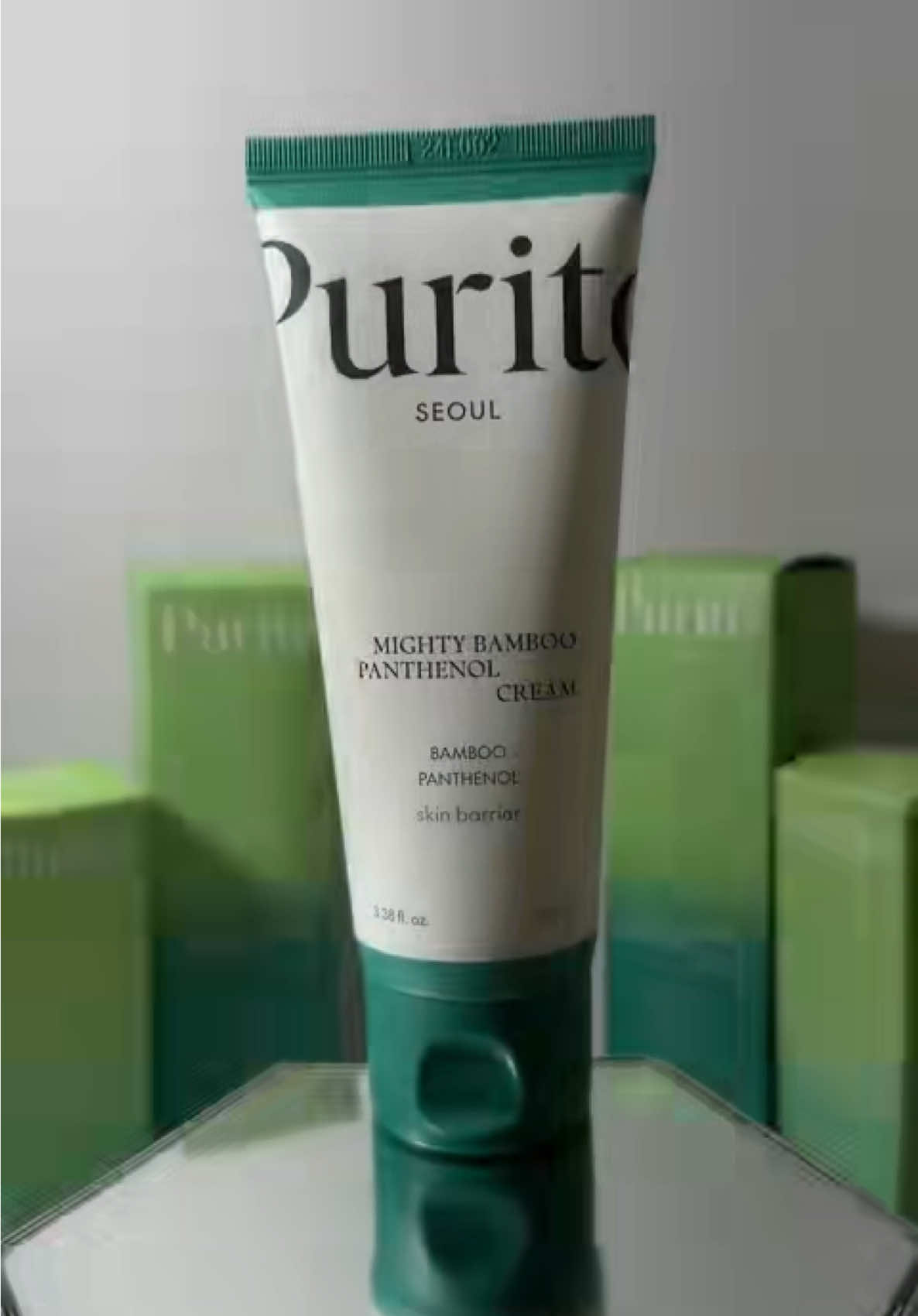 Purito creams, like the Centella Unscented Recovery Cream, are gentle, soothing, and perfect for sensitive skin. With skin-friendly ingredients like Centella Asiatica, they hydrate and strengthen the skin barrier. Free from artificial fragrances and harsh chemicals, Purito is a great choice for clean, sustainable skincare! #pickyreview #gopicky #pickyxpurito #purito @Picky Shop: @PURITO SEOUL  @go.picky @picky.us @purito_official 