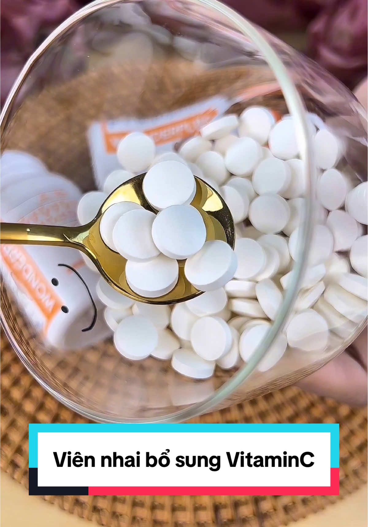 Viên nhai bổ sung VitaminC trắng da, tăng cường sức đề kháng. Nhỏ gọn, tiện lợi. Đã đến lúc nạp VitaminC cho cơ thể rồi nha mấy bà #luuluutham #review #viennhaibosungvitaminc #vitaminc #viennhaivitaminc #wonderplus #khoetrongdepngoai 