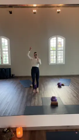 GRWM per una lezione di Body Mobility al mattino presto 🫰🏼🍬 promesso migliorerò il montaggio lol che boomer :) vvb ciauuu #grwm#mobility#lesson#yoga#studio#shala#morningroutine