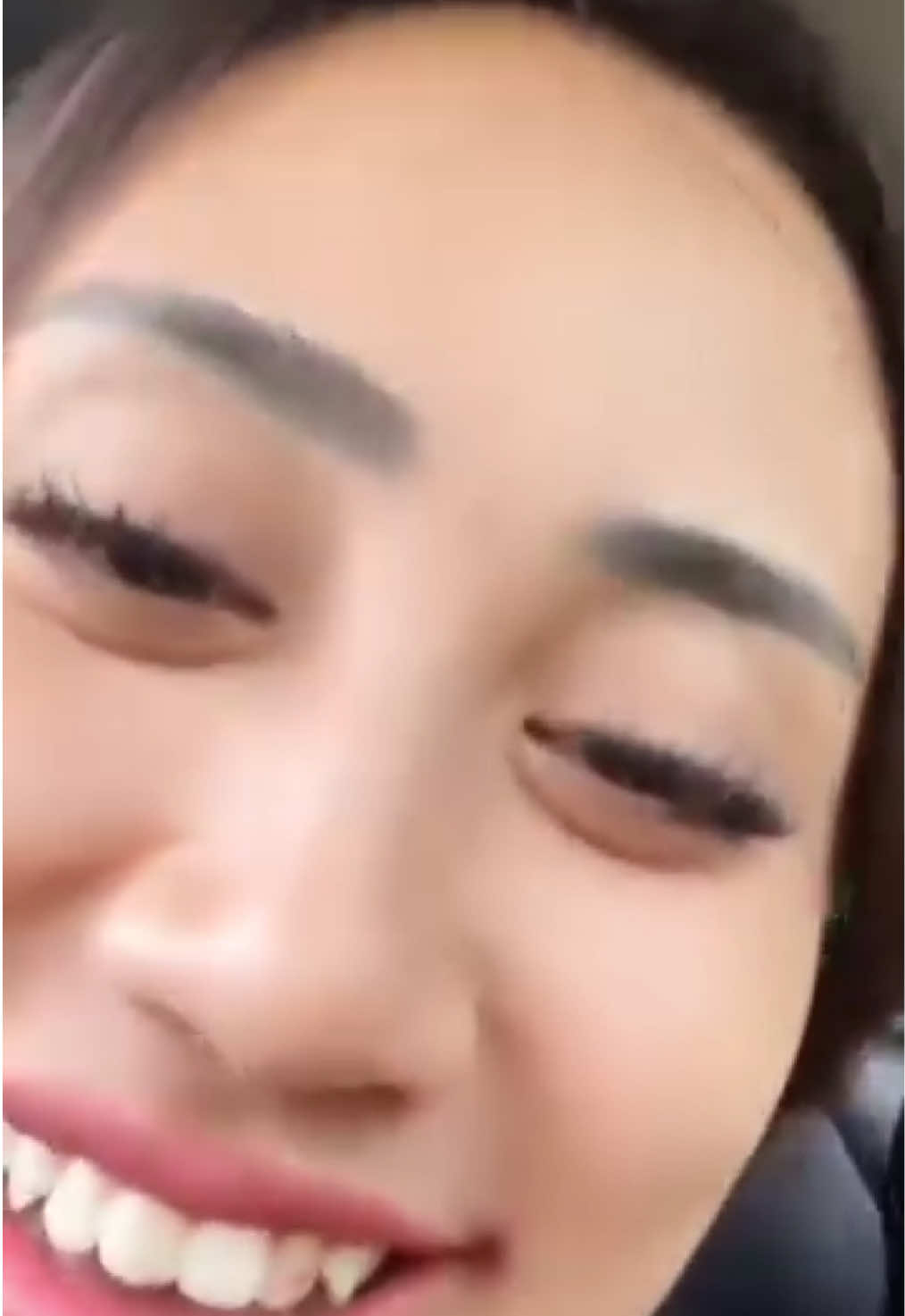 Ket mbiyen aku wes mbatin nek kui bojone uwong . awal e ditutup terus muka lanang e. bar kui seng cowok komen 