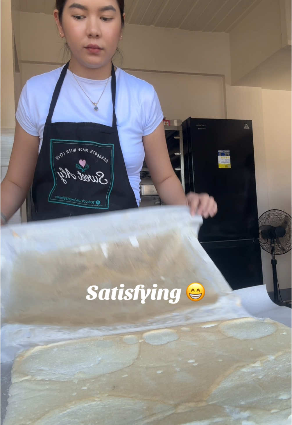 Smooth magtanggal ng parchment paper 😁 #sweetalydesserts #fyp #foryou #fypシ #bakingtherapy #baking #brazodemercedes 