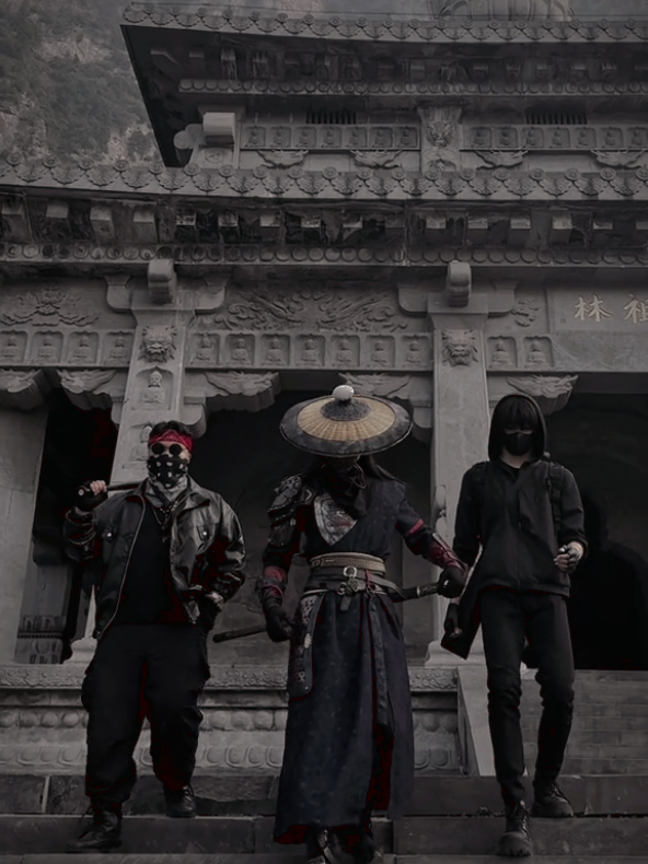 There are soo badass 🤩🤩🤩 #katana #samurai #japan #combat #art #tiktok #aura #flow #cosplay #transitio 