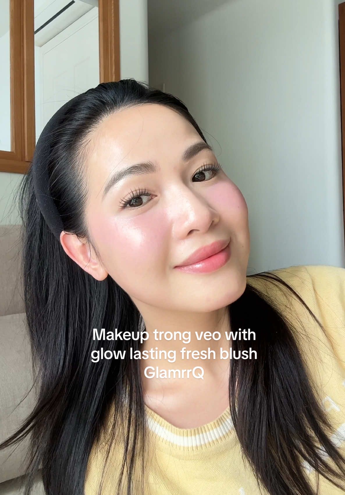 Siêu thích lớp nền căng, mướt, clean, má hồng kem chân ái luôn. Mướt rượt luôn đó các nàng #Glamrrq #ChanhThu 